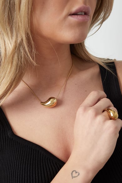 simple necklace with drop h5 Picture3